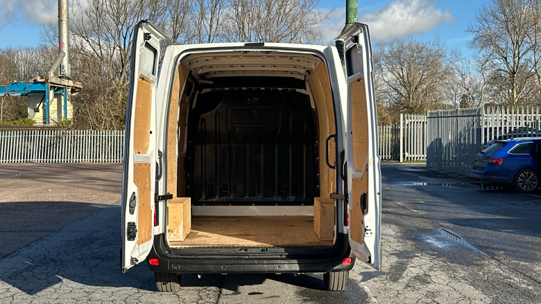 Renault Master Mwb Diesel Fwd MM35dCi 135 Business+ Medium Roof Van